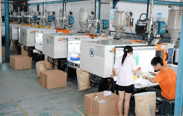 卧龙软件注塑生产车间