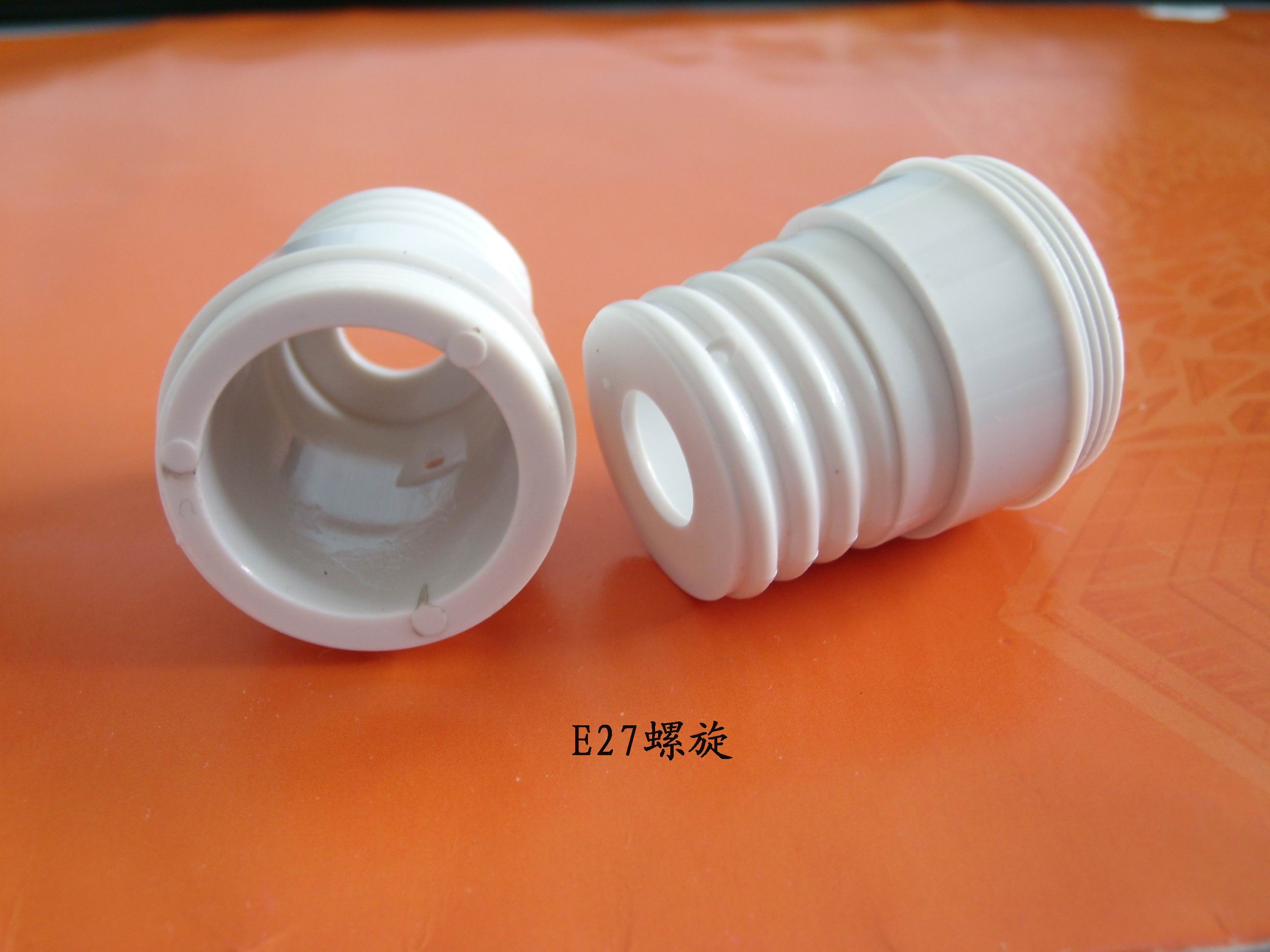 卧龙供应塑胶支架，灯头