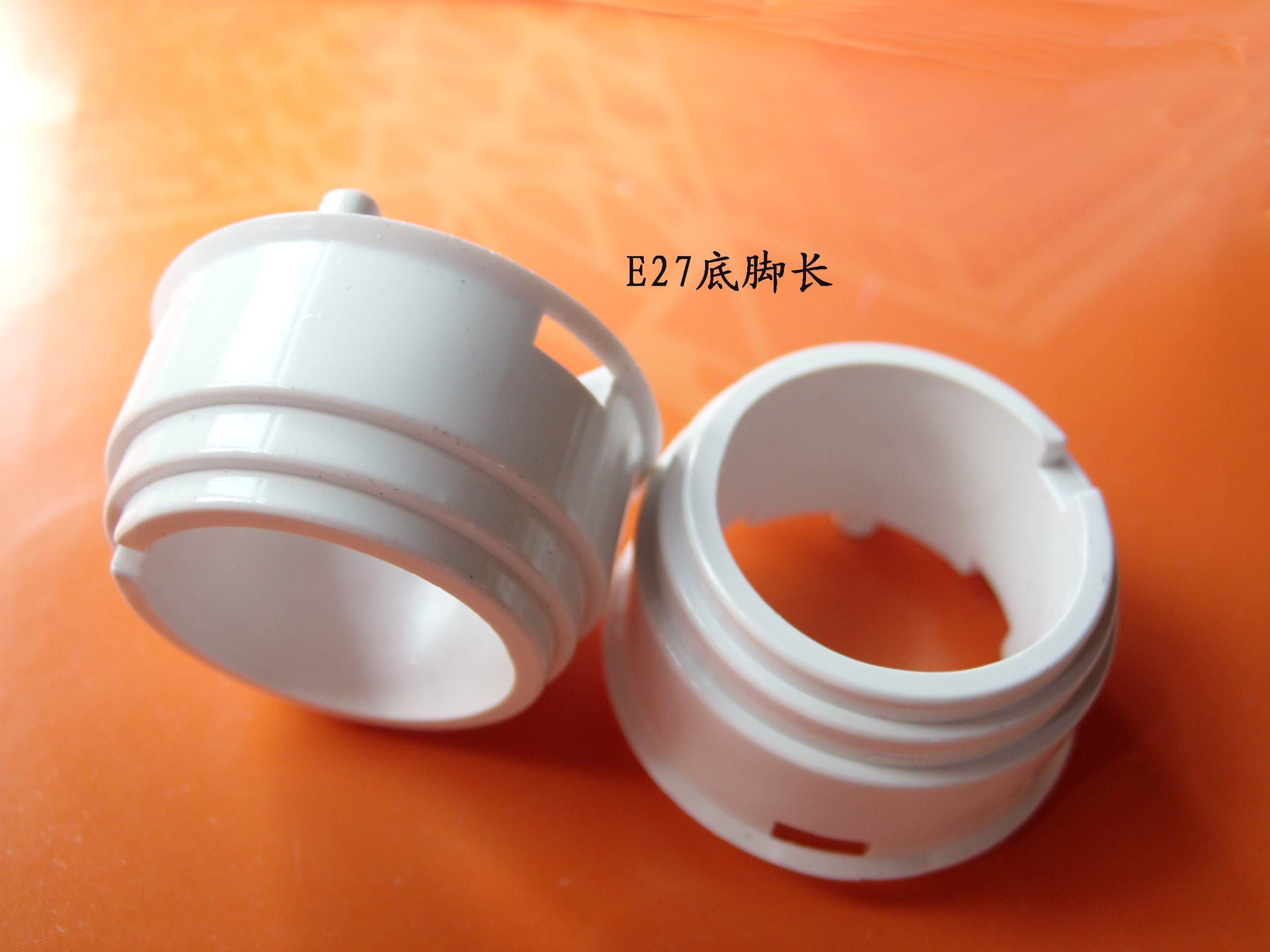 卧龙供应塑胶支架，灯头