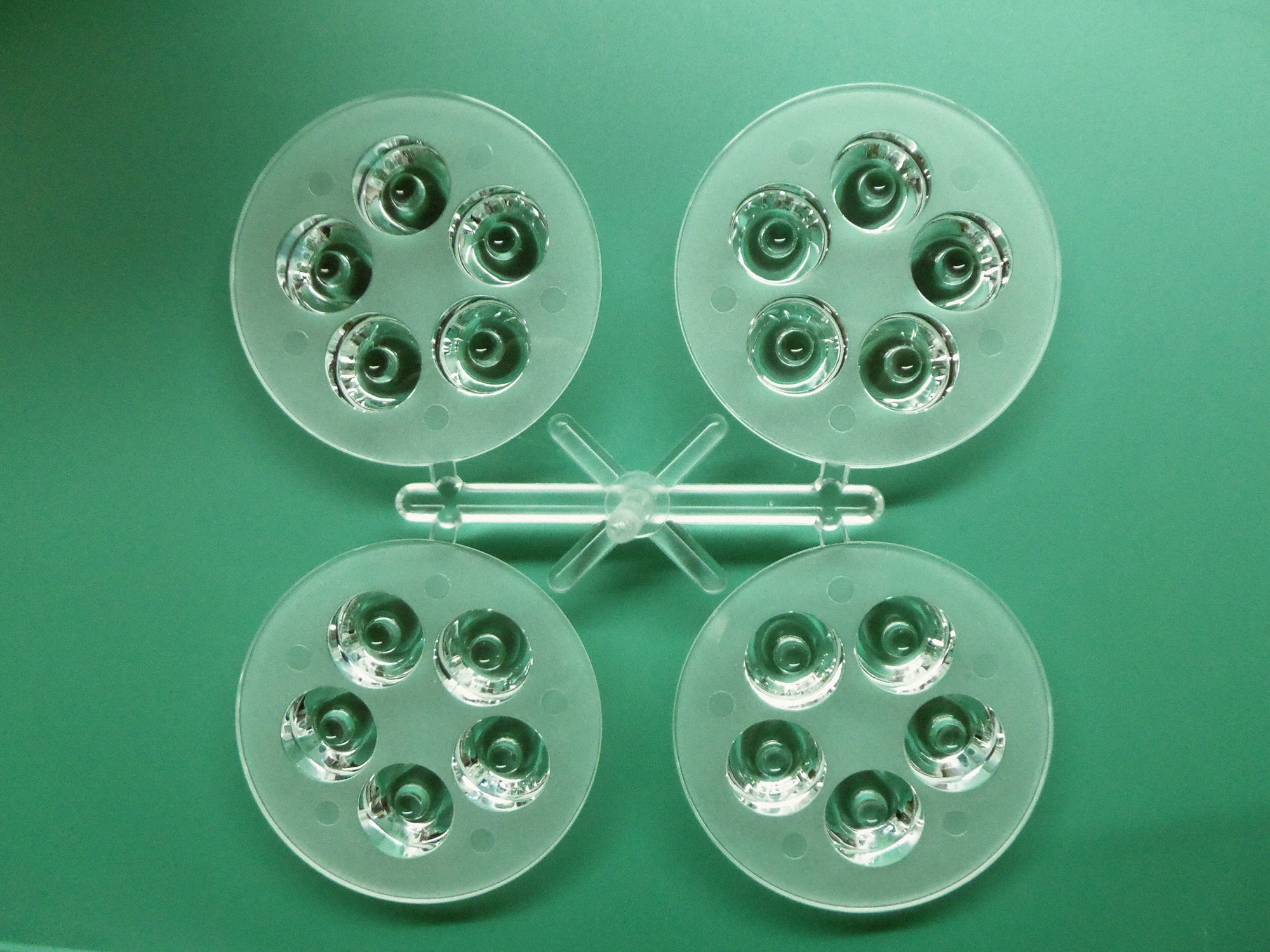 卧龙光学透镜=连体透镜