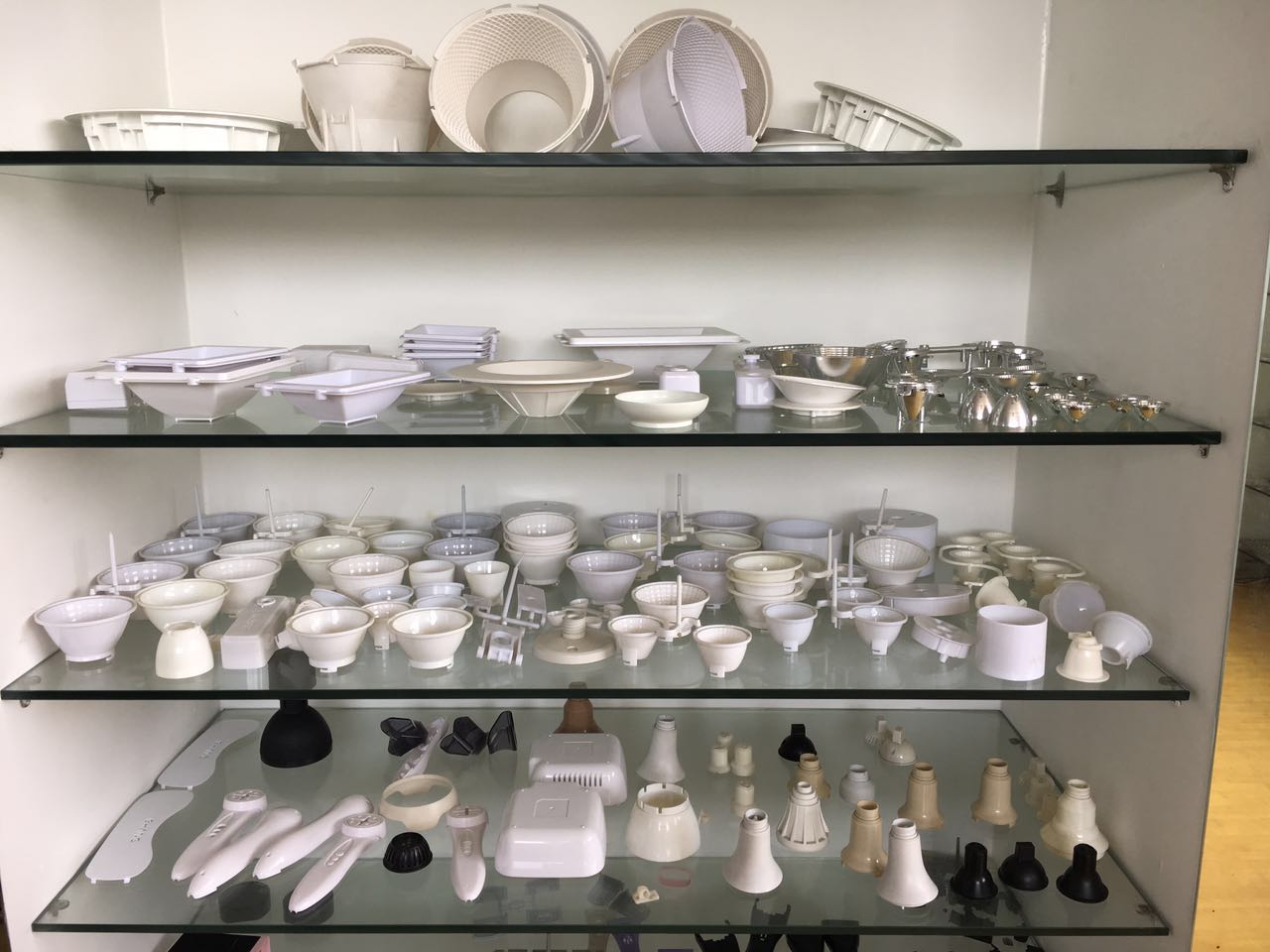 新版卧龙计划软件官网样板柜