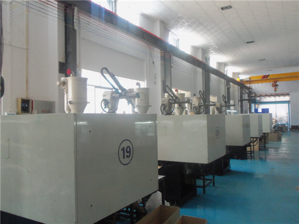 卧龙计划软件app厂注塑部车间